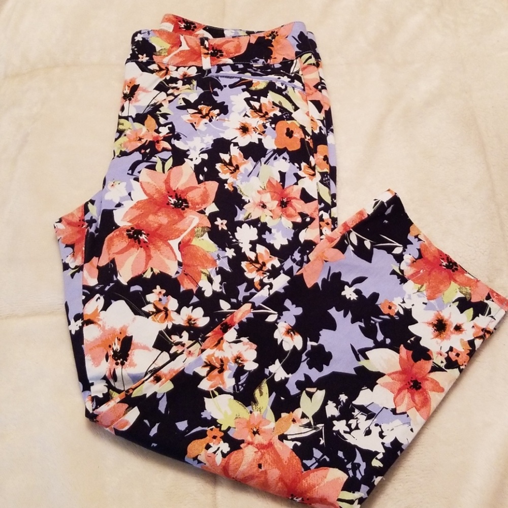 New York and Company Straight Leg Crop